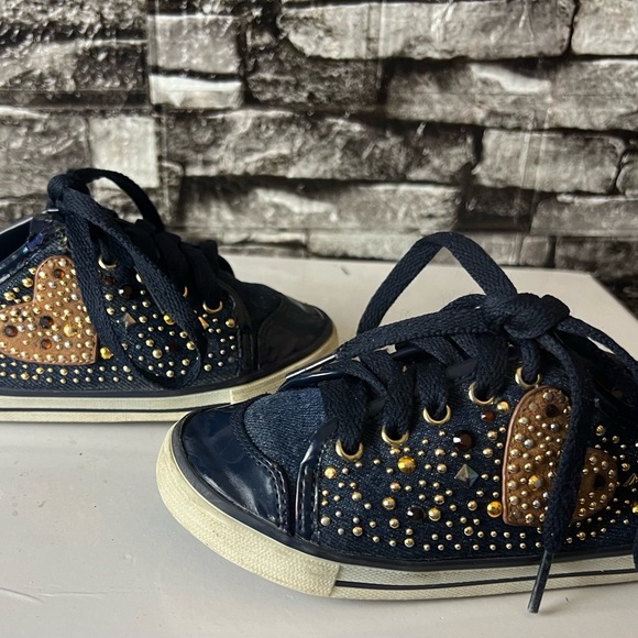 Michael Kors low tops with gold accents kids size 11 - Picture 2 of 10